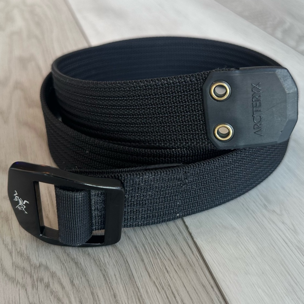 Arc’teryx Medium Black Belt. Worn a few times.